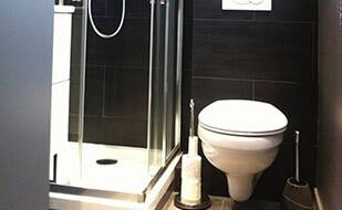 Optimiz Rénovation - Rénovation d'une salle de douche avec wc dans un appartement