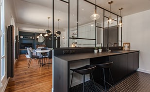 Un appartement de 110m2 entièrement rénové à Levallois - Cuisine ouverte